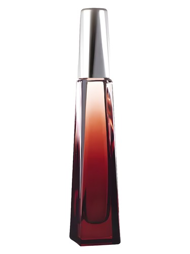 profumo Surrender di Avon da donna